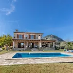 Lolivar Canaves By Vintage Travel